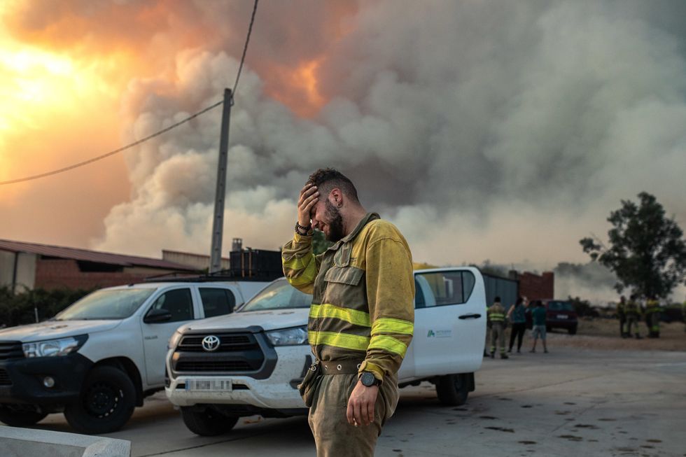 An exhausted firefighter in Losacio, Zamora