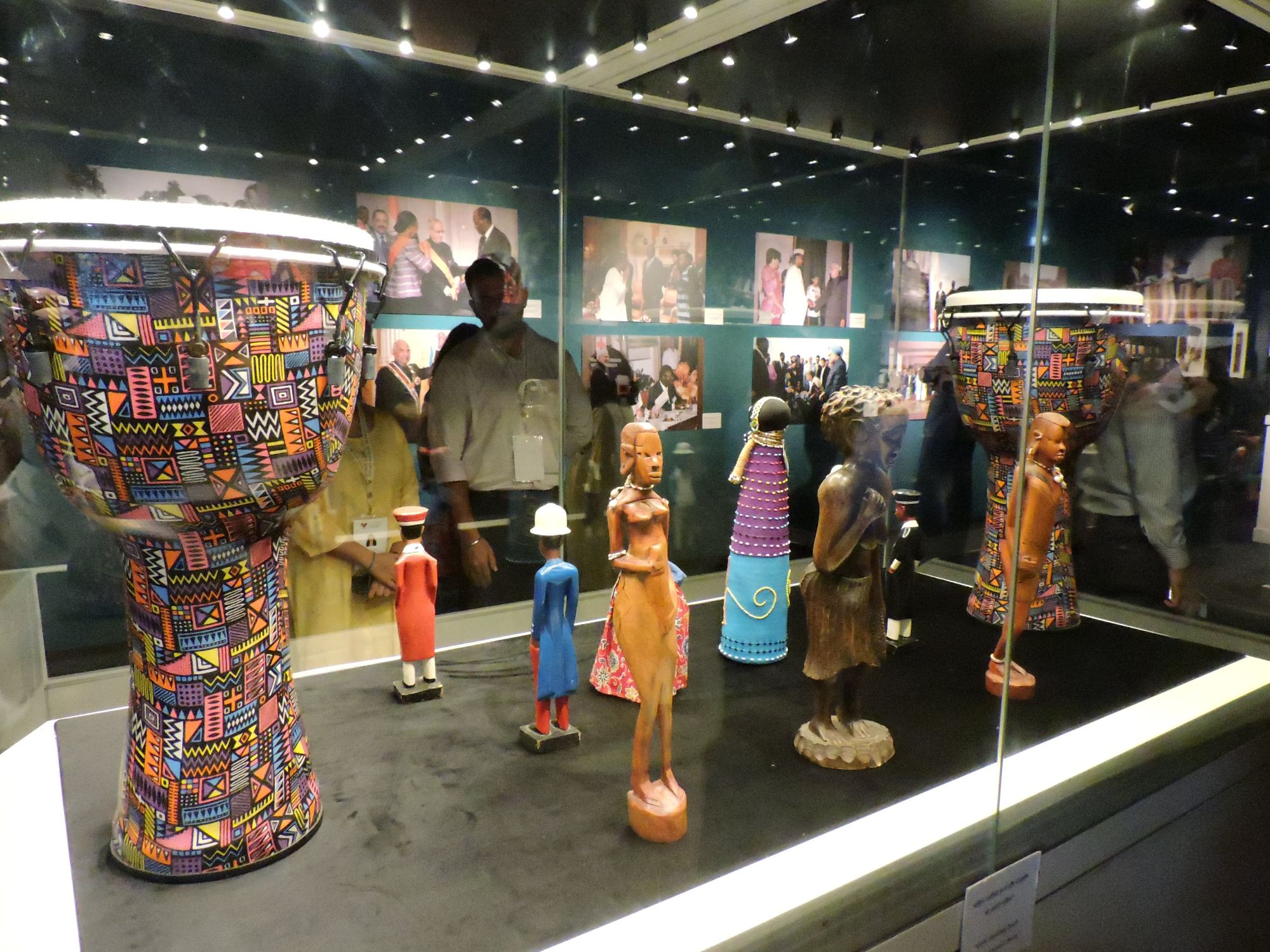 Le Weekend: Pink Google, Bruce Lee Grail, Mandela Day Exhibition