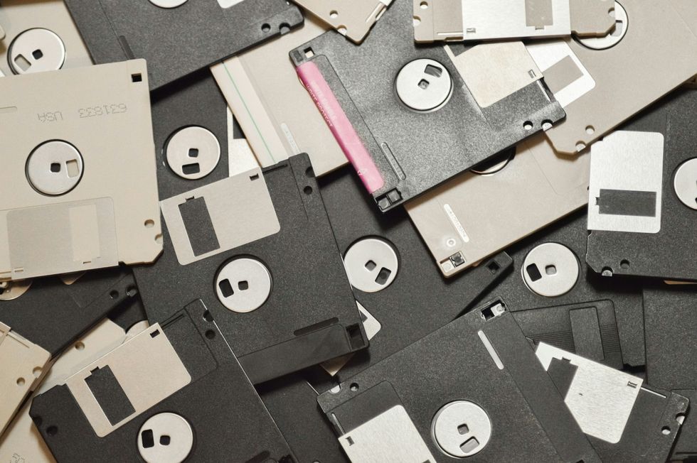An image of flash drives