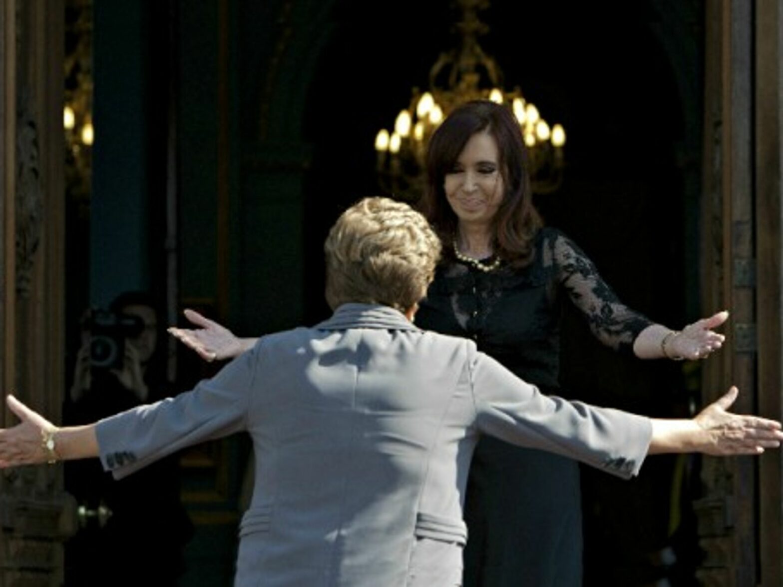 Argentine President Cristina Kirchner greets Brazil's Dilma Rousseff in April 2013