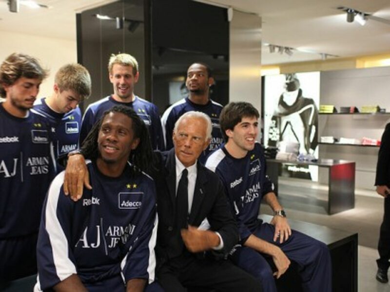 Armani poses with Italian league Olimpia basketball players (br1dotcom)