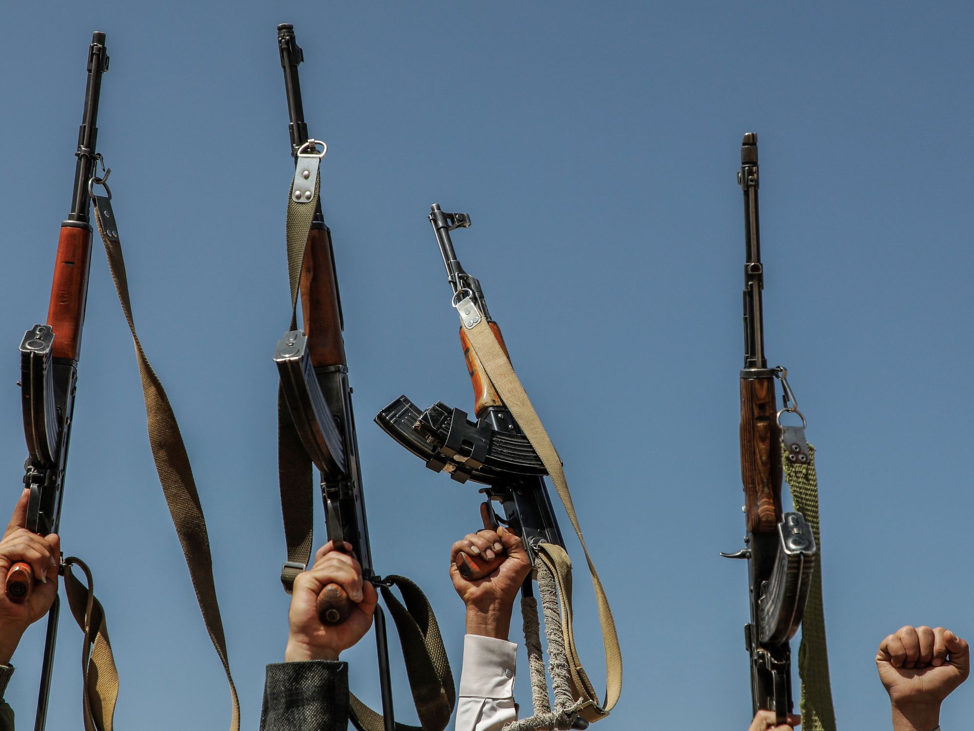 Armed rebels of the Iran-backed Houthi militia take part in a demonstration against the USA and Israel.