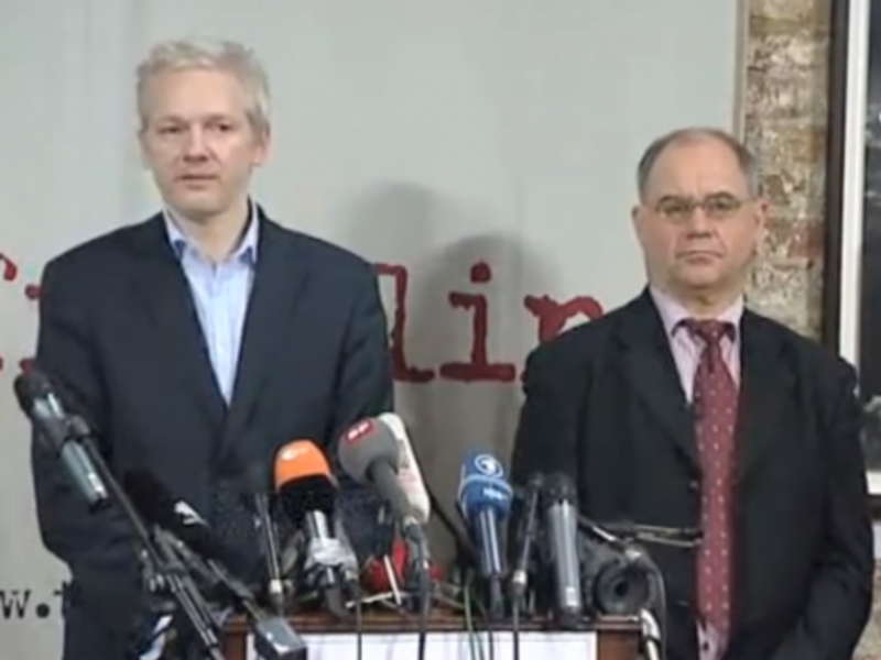 Assange and Elmer (EuroNews)