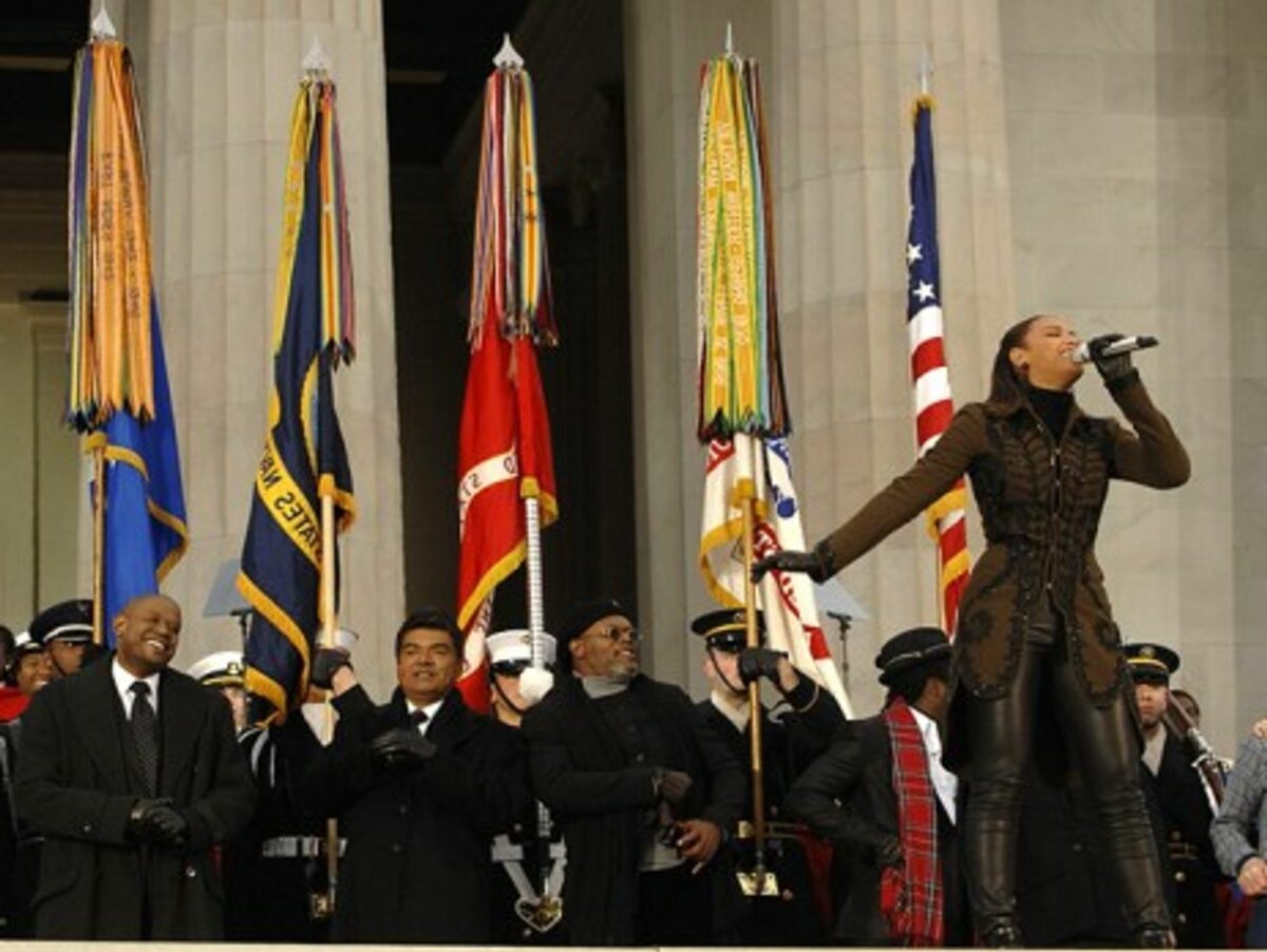 BeyoncÃ© singing at the Lincoln Memorial during the 2009 presidential inauguration