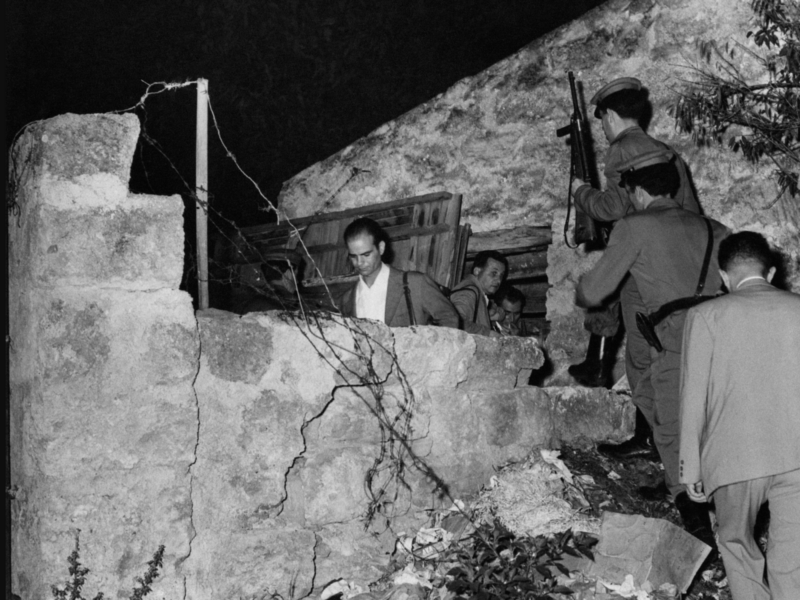 Black and white archive photo of Italian police searching for a fugitive member of the mafia near Palermo in 1963.