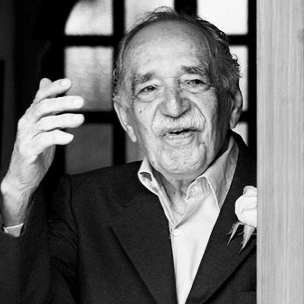 Black-and-white photo of ​Nobel Prize-winning Colombian author Gabriel García Márquez waving his hand