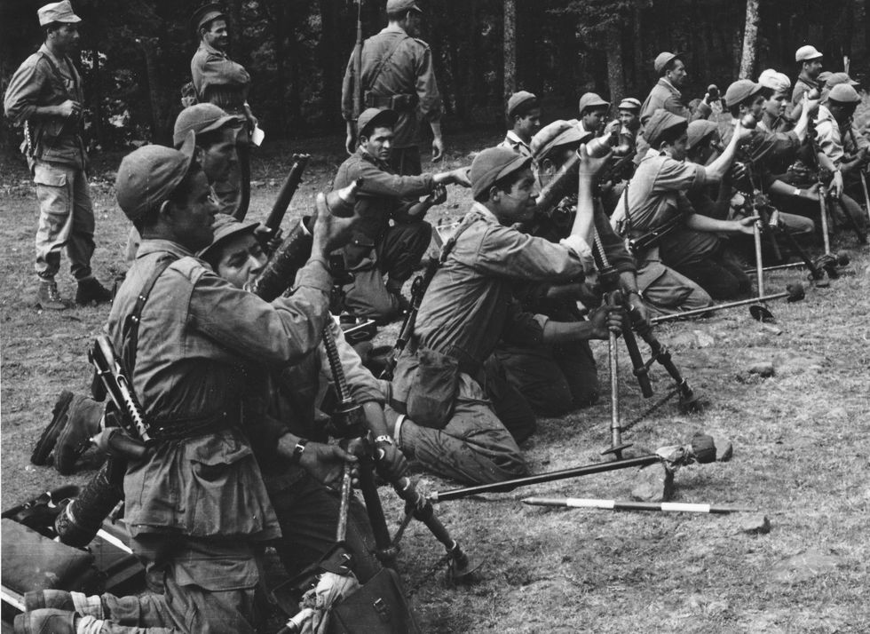 Black and White photograph of soldiers of the National Liberation Army training during the Algerian War of Independence.