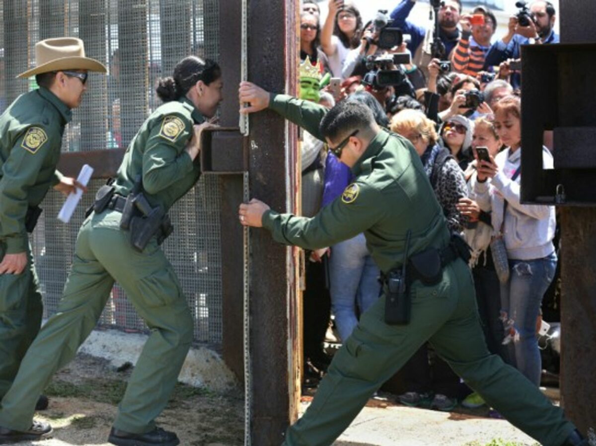 Border Patrol agents closing the Door of Hope between Tijuana and San Diego