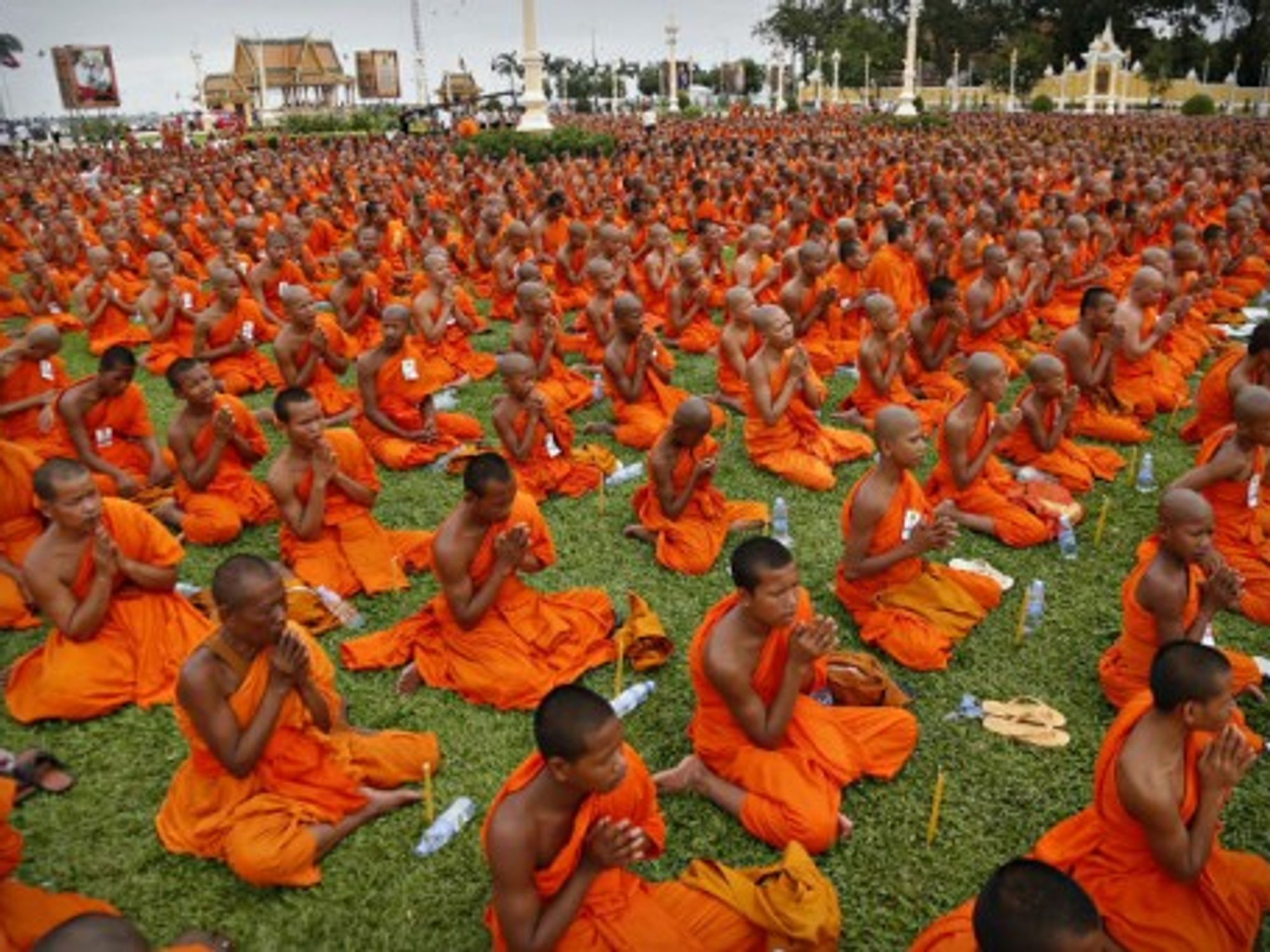 Buddhist monks chant prayers Thursday in Phnom Penh for the enshrinement of late King-Father Norodom Sihanouk.