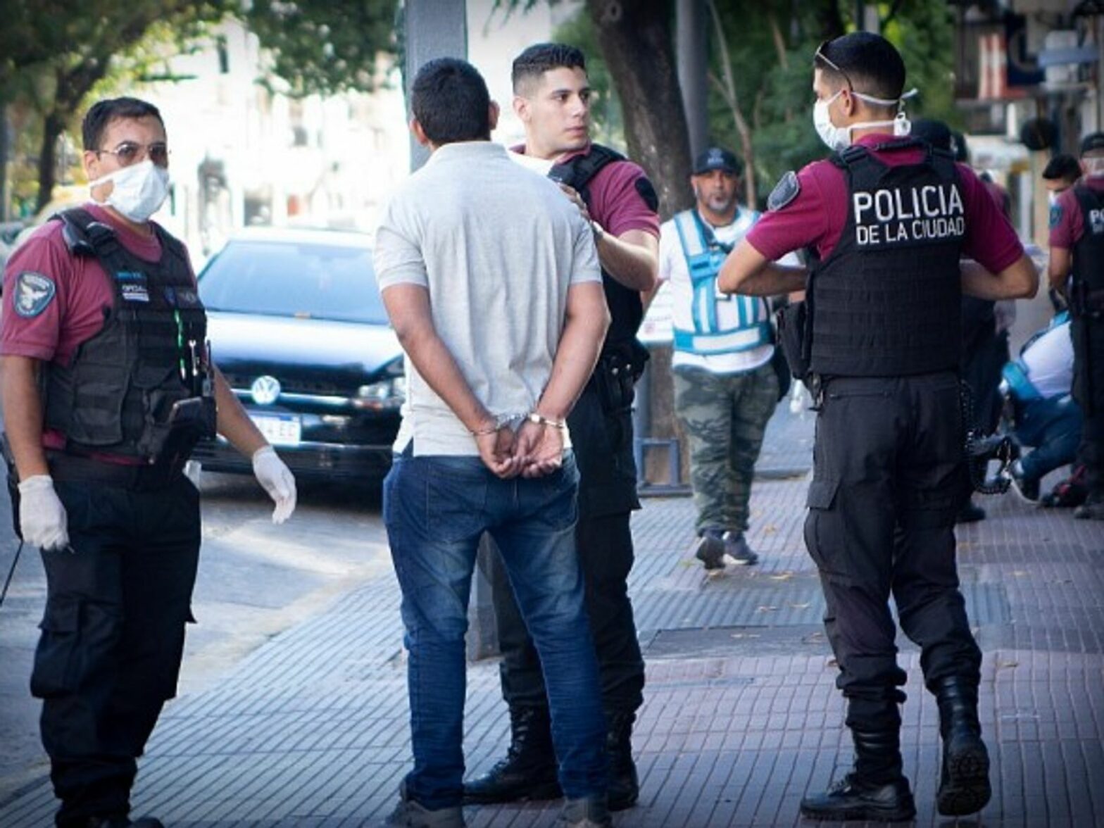 Buenos Aires police detain a suspect on March 22 after the national quarantine began.