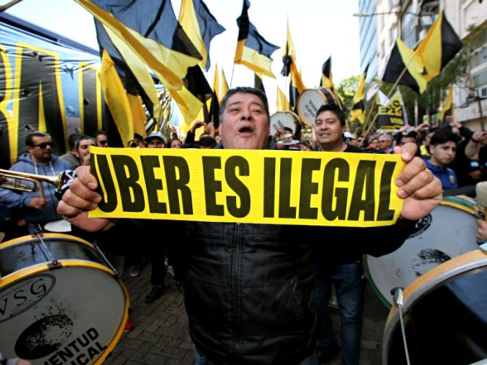 Buenos Aires taxi drivers protest Uber
