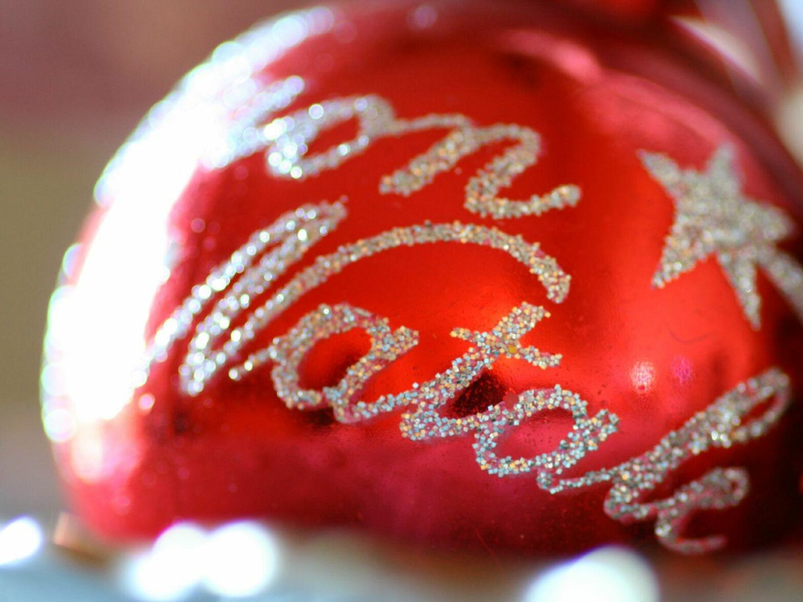 Can We Still Say "Merry Christmas"? An Italian Take On The Inclusive Language Debate