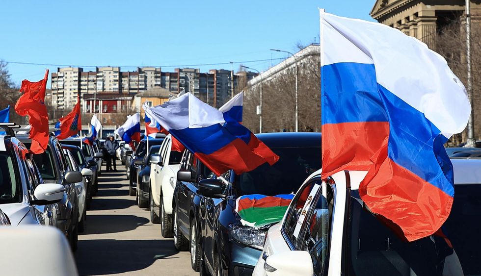 Cars expressing support for Russian troops