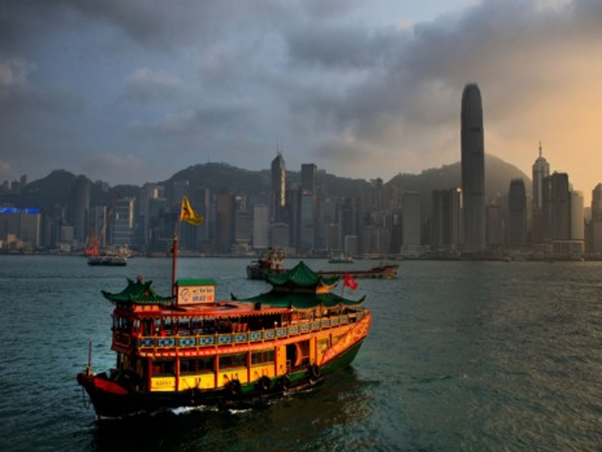 Central Hong Kong viewed from the Avenue of Stars promenade (Ed Coyle Photography)
