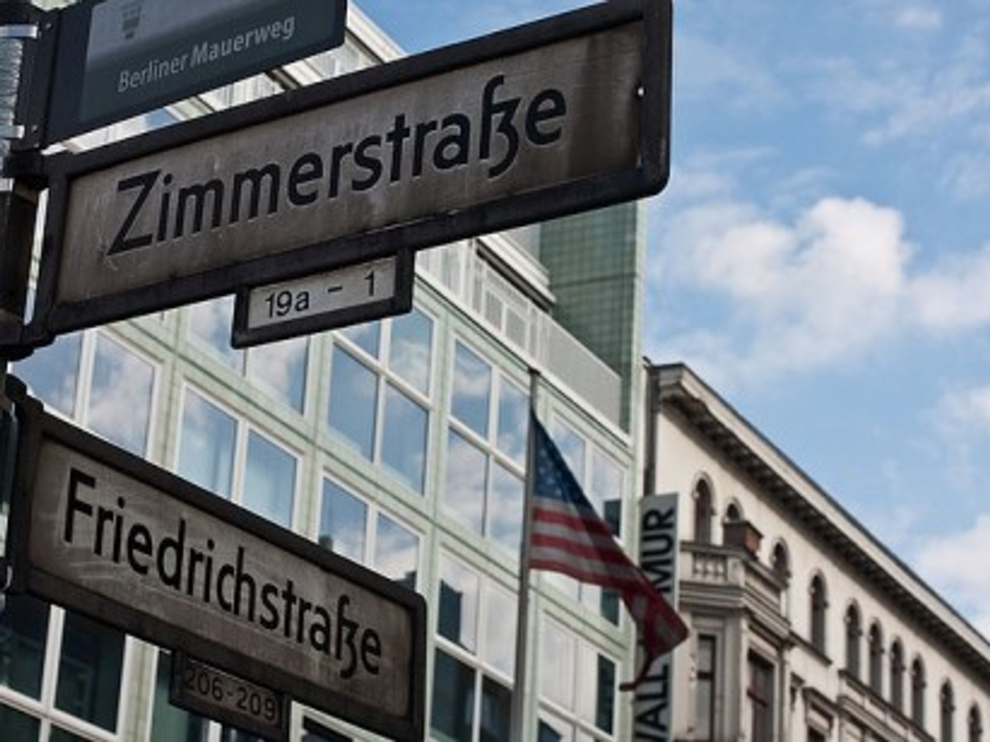 Checkpoint Charlie in Berlin, Germany (marabuchi)