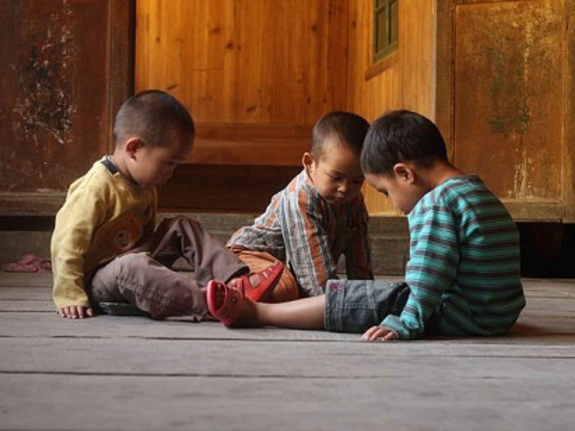Children playing, Hunan province, China (Joan Vila)
