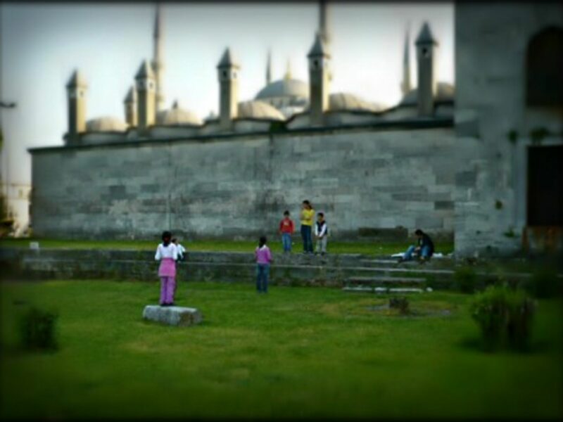Children playing in Istanbul