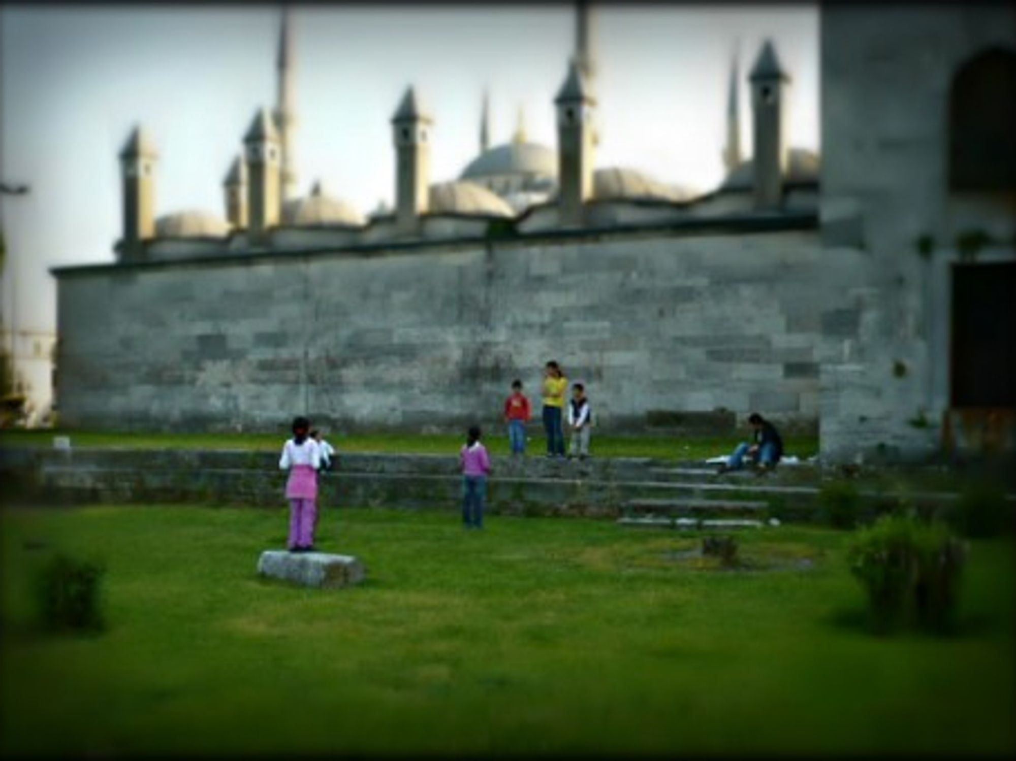 Children playing in Istanbul