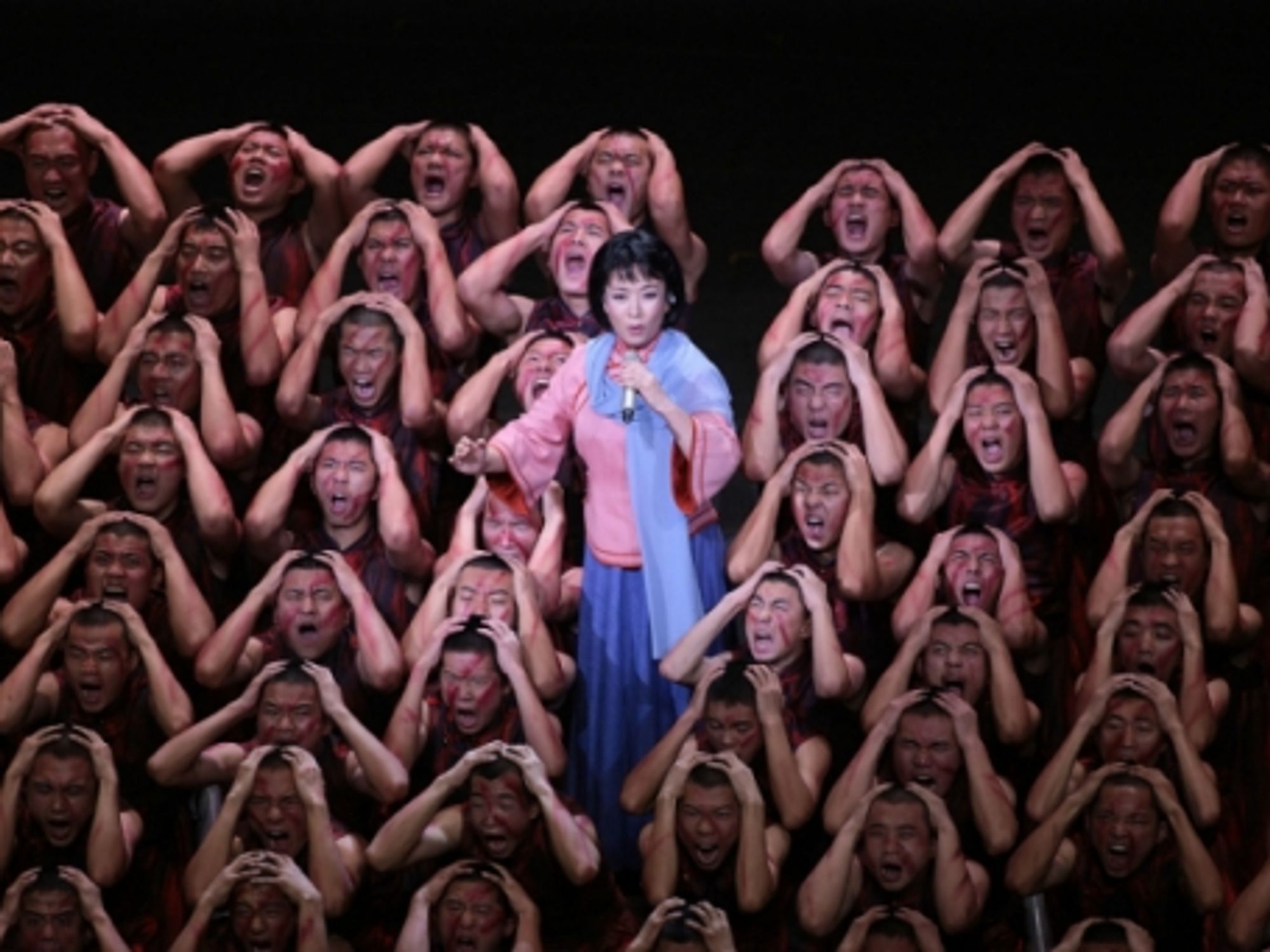 China's First Lady Peng Liyuan singing in 2009
