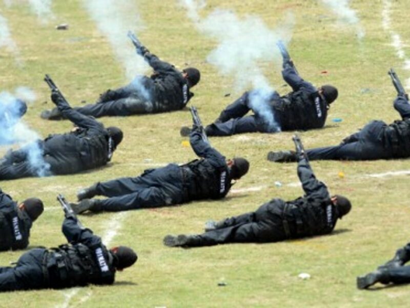 Chinese counter-terrorism forces perform an anti-terrorism drill in Beijing on May 29, 2014