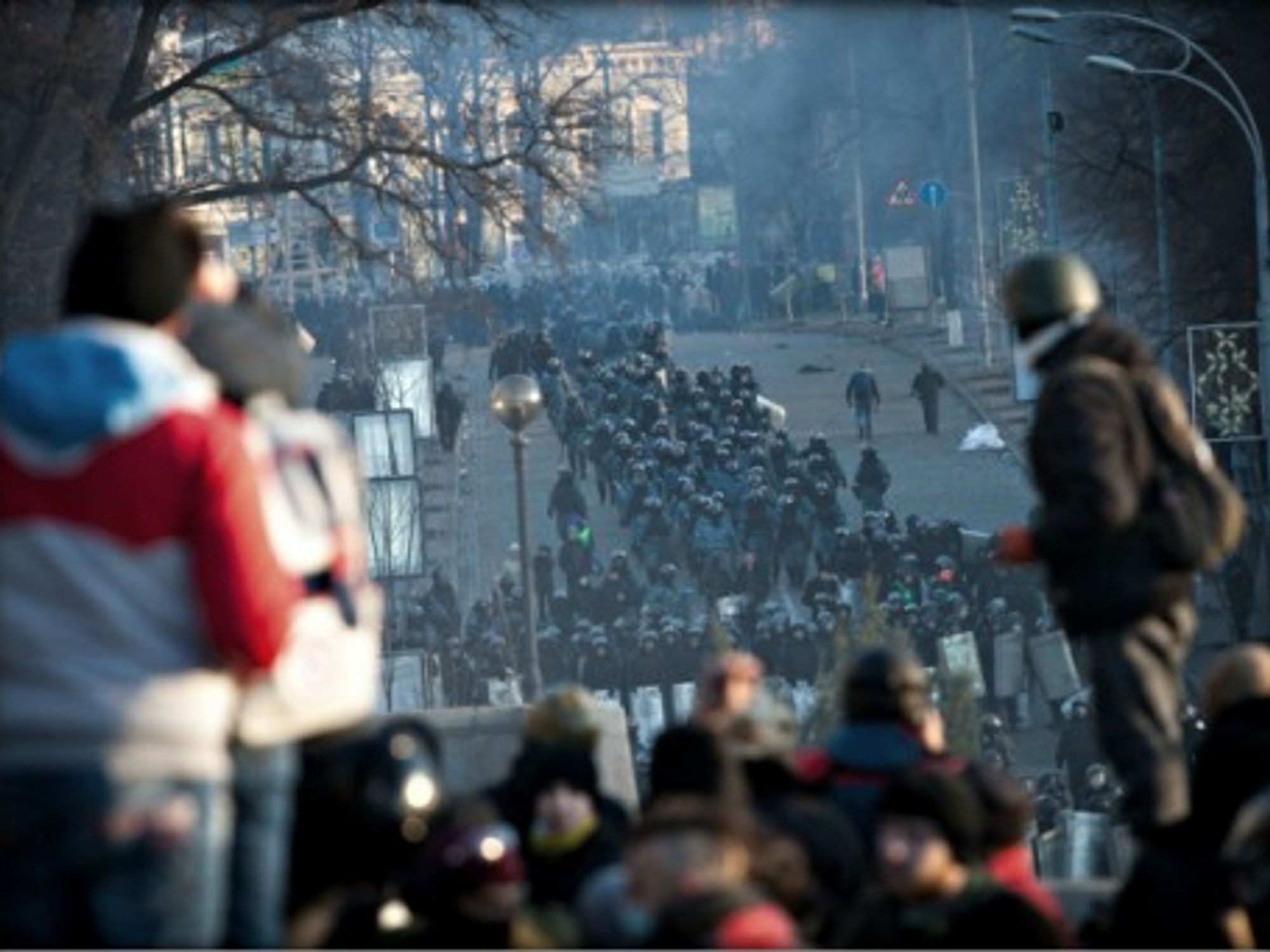 Clashes between anti-government protesters clash and riot police in Kiev on Feb. 18