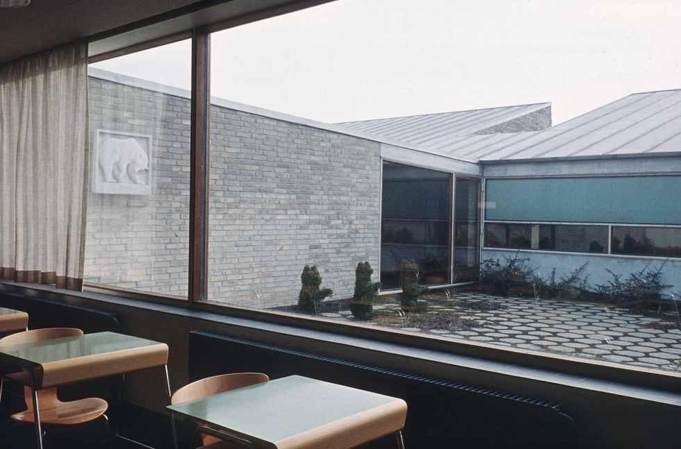 Classroom at the Munkegaard School with the Munkegaard Chair and school desk designed by Arne Jacobsen.