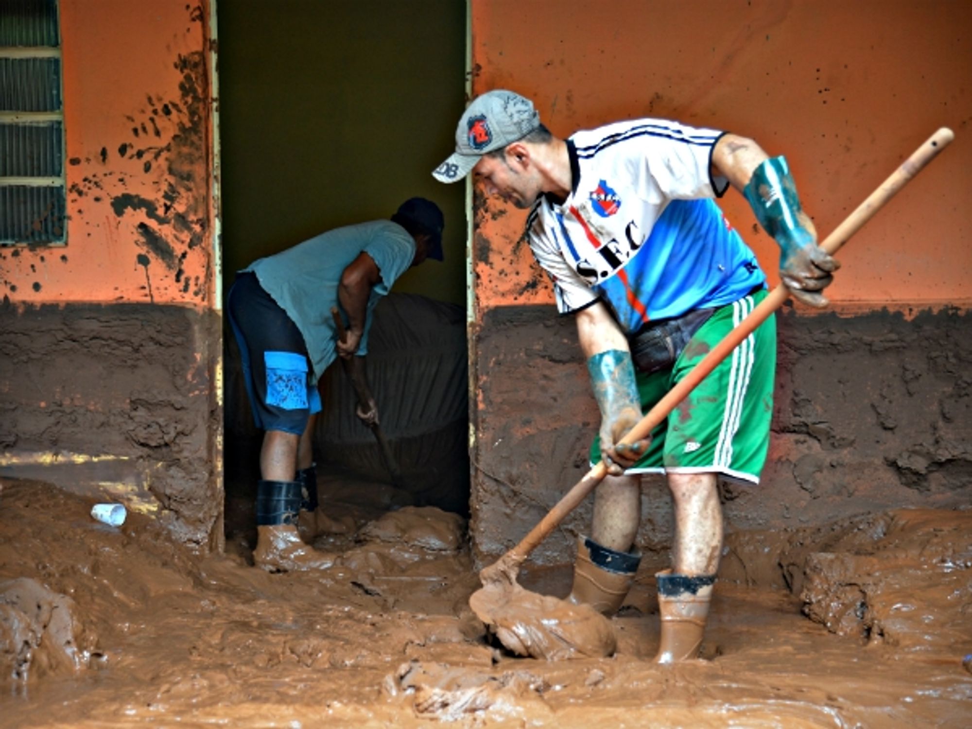Cleaning up toxic mud in Mariana one year ago