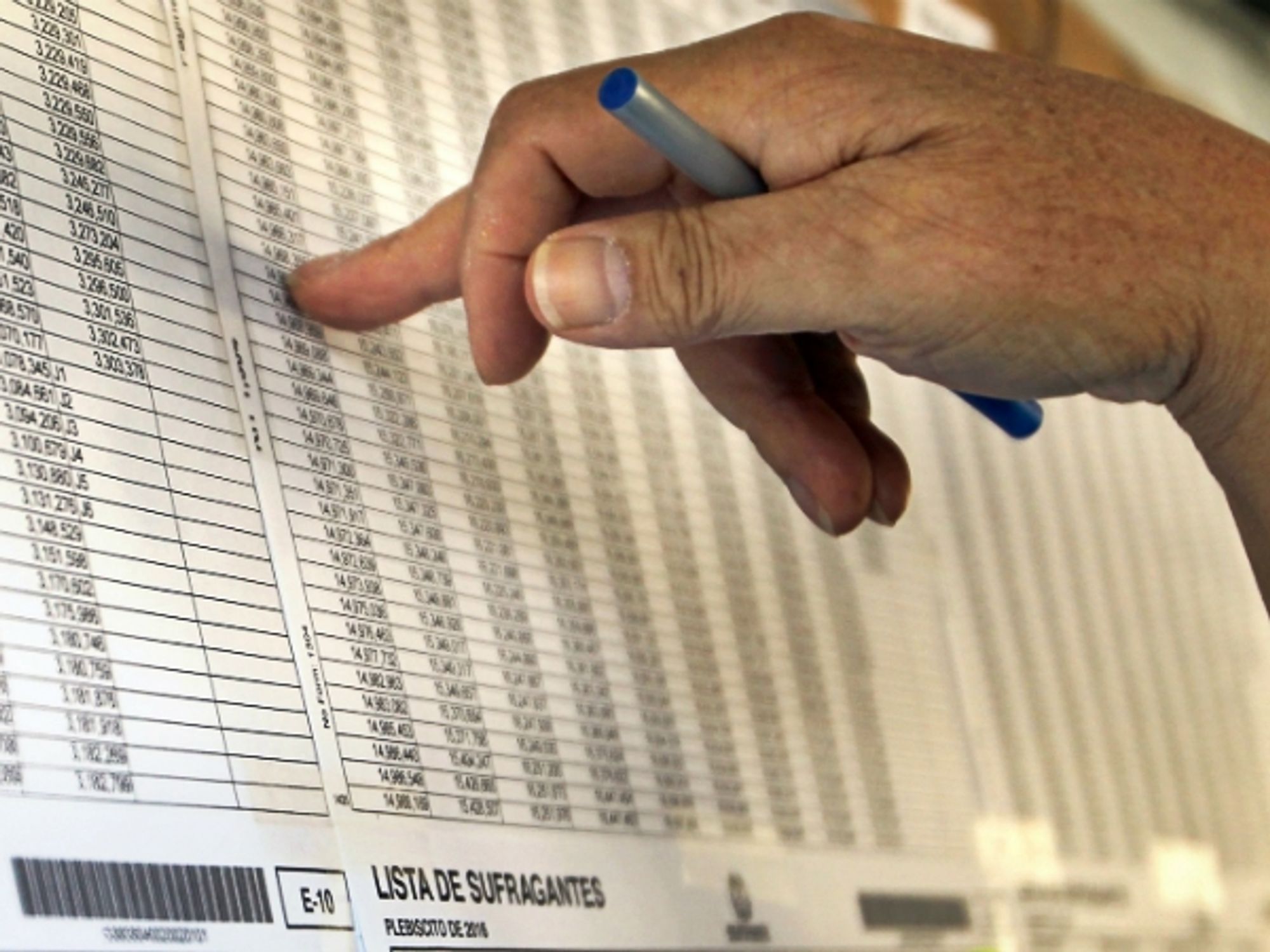 Colombians voted regarding the peace agreement between the government and the FARC