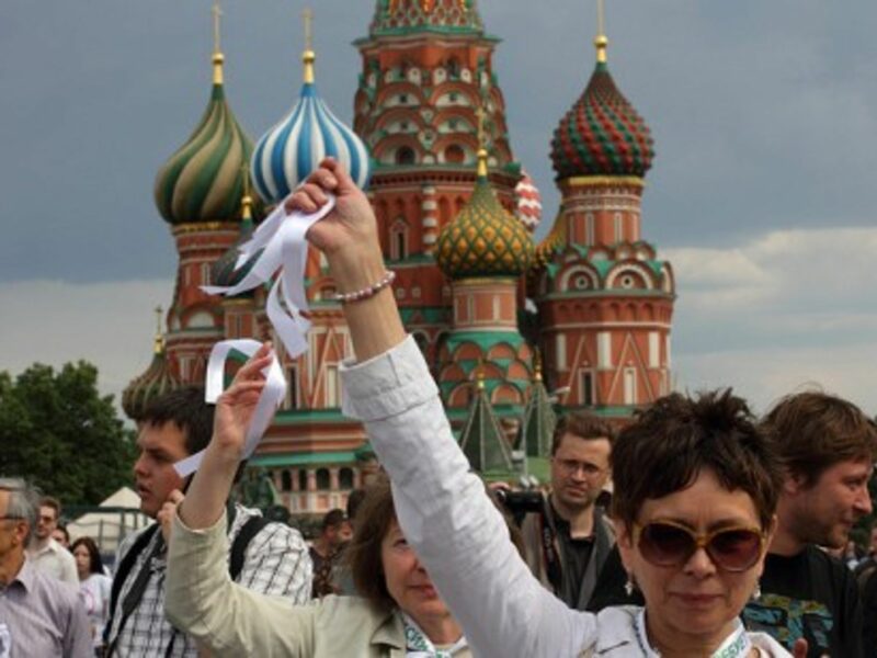 Combining activism with tourism (Person behind the scenes)