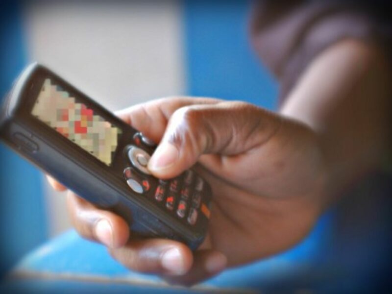 Compromising pictures and videos taken with cell phones constitute a new kind of cyber-criminality in Bas-Congo