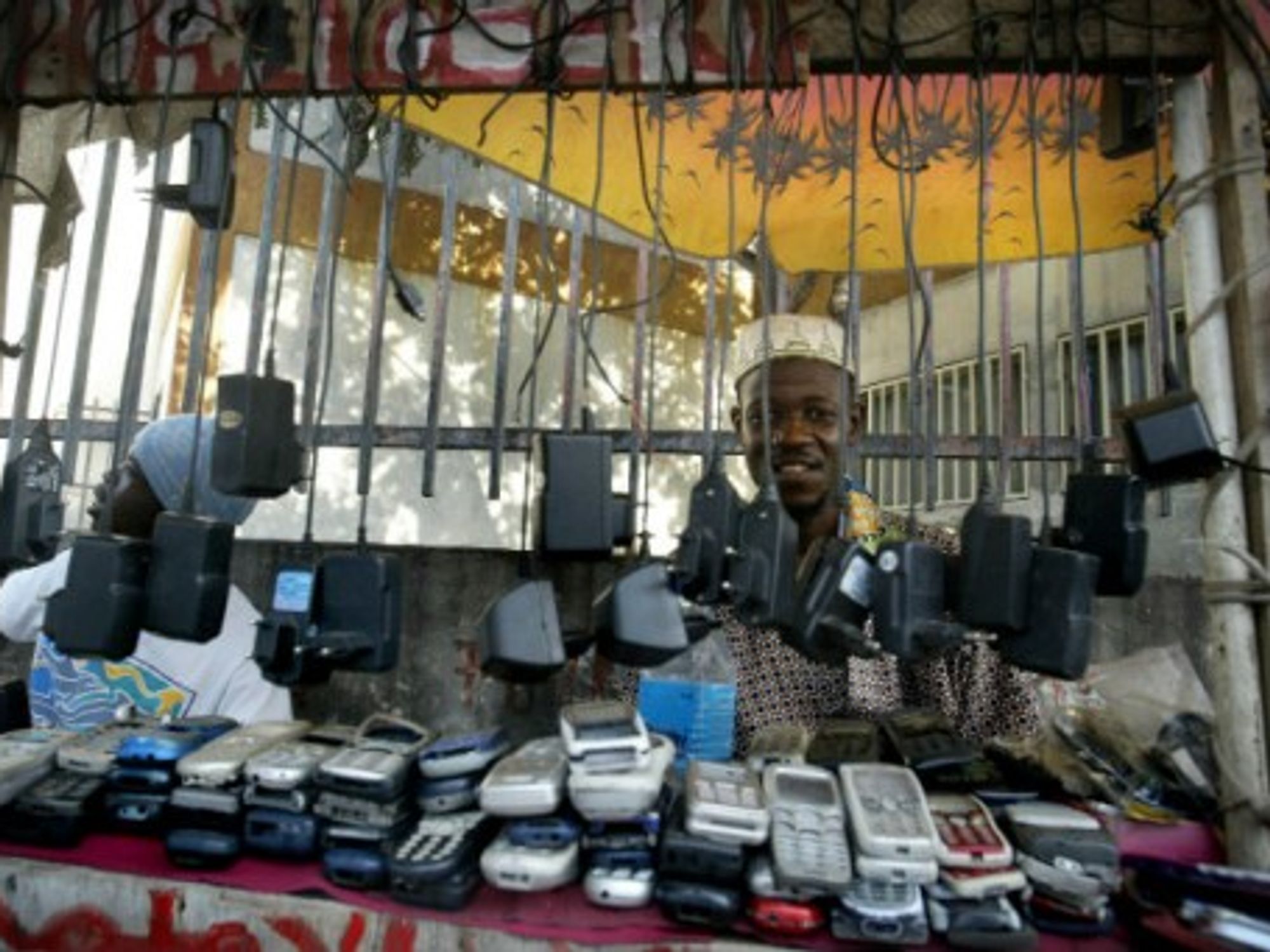 Congolese rely on their mobile phones everywhere. (File Photo -Kinshasa)