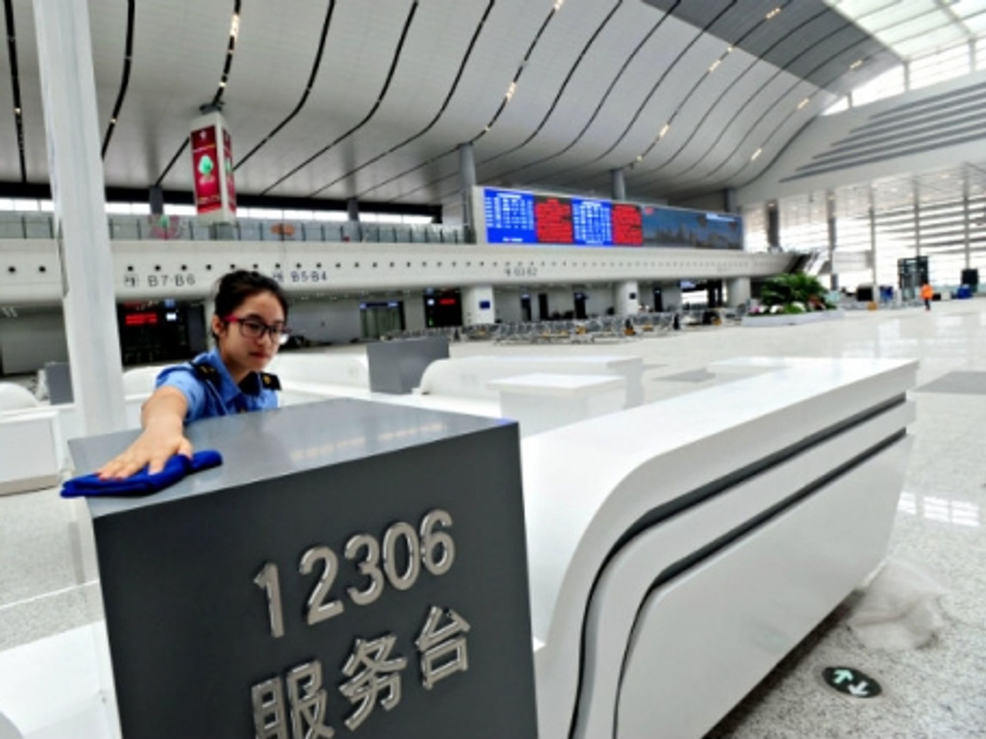 Construction of the Shenyangnan Railway Station, the biggest in northeastern China, will be completed