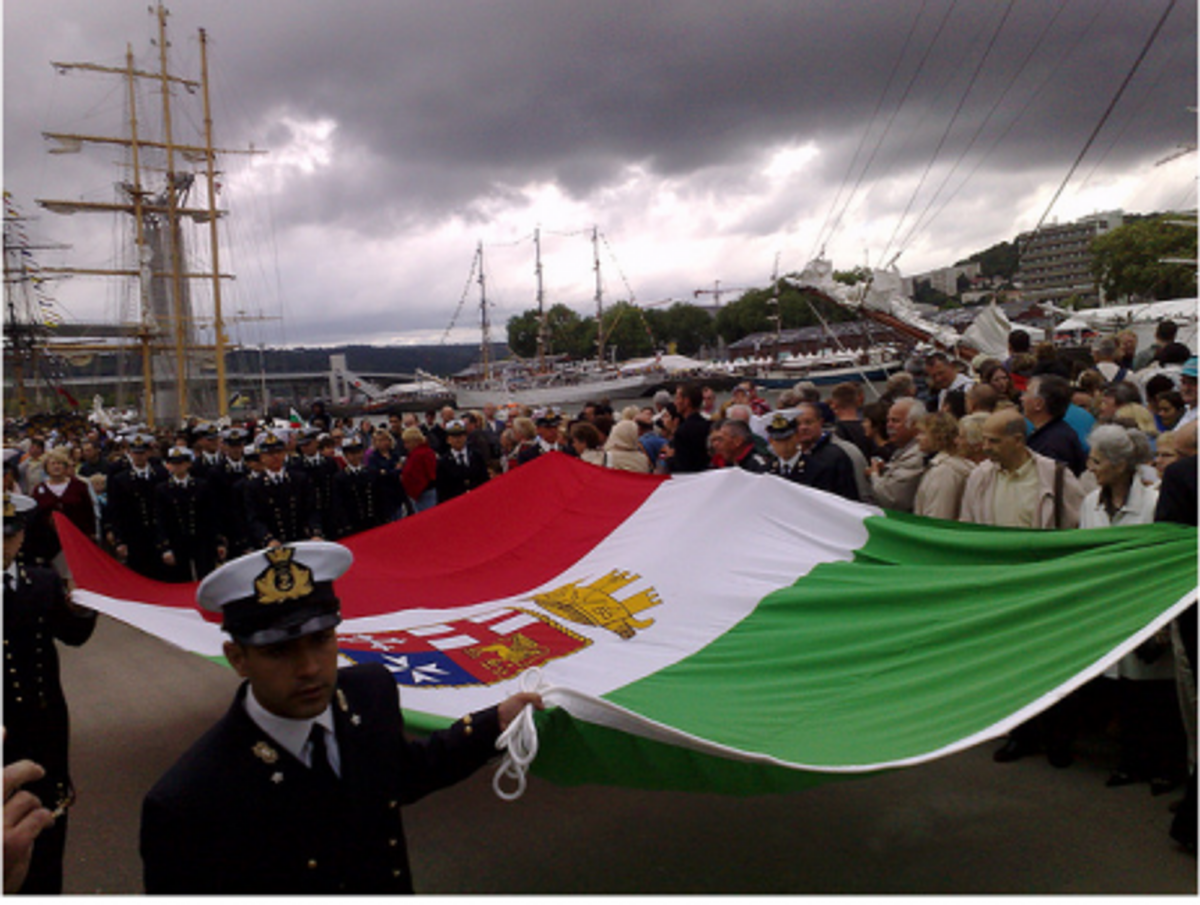 Crew members of the Amerigo Vespucci ship (daffyduke)
