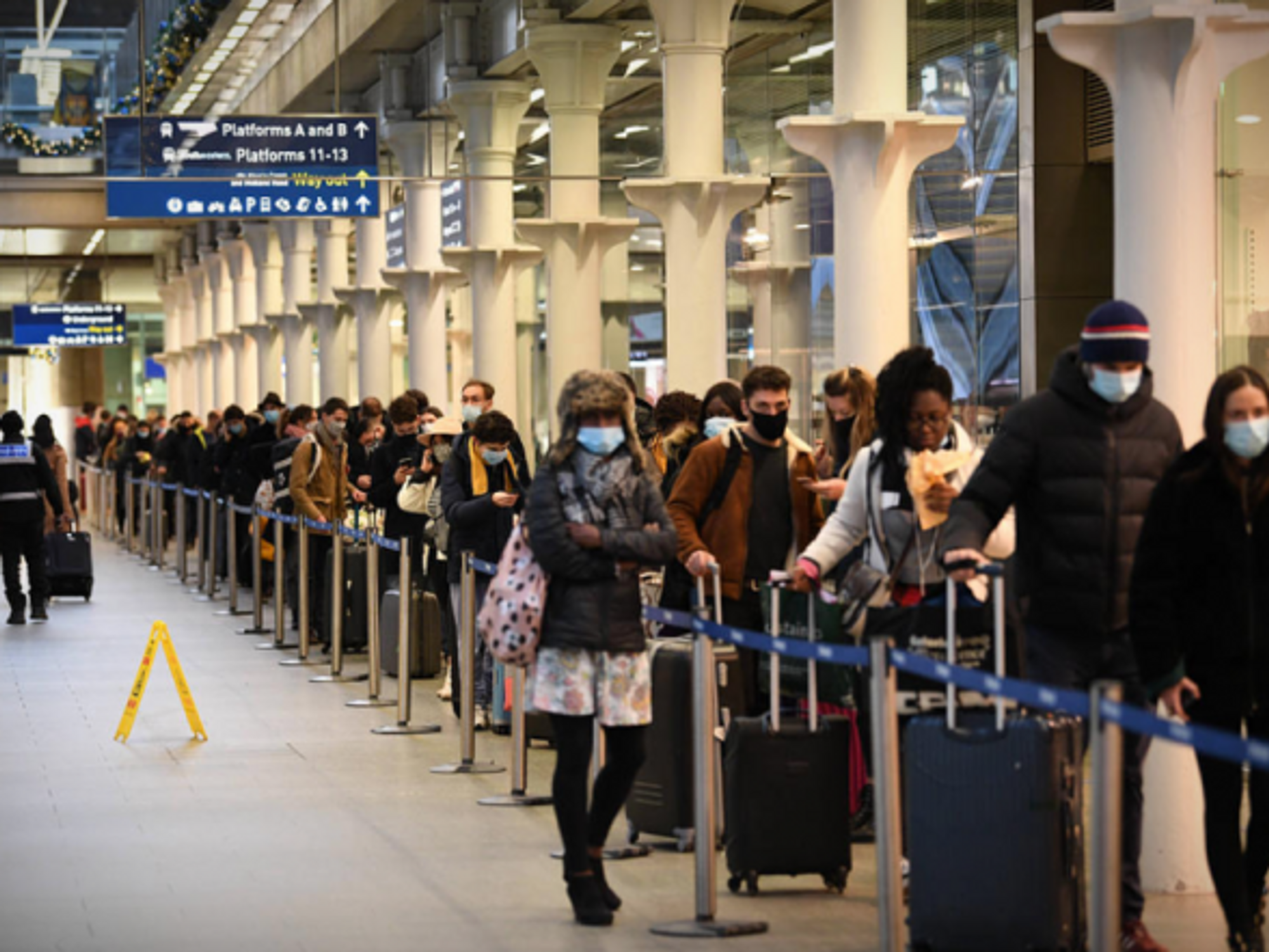 Crowds at London's St Pancras station after new lockdown measures were announced in the UK