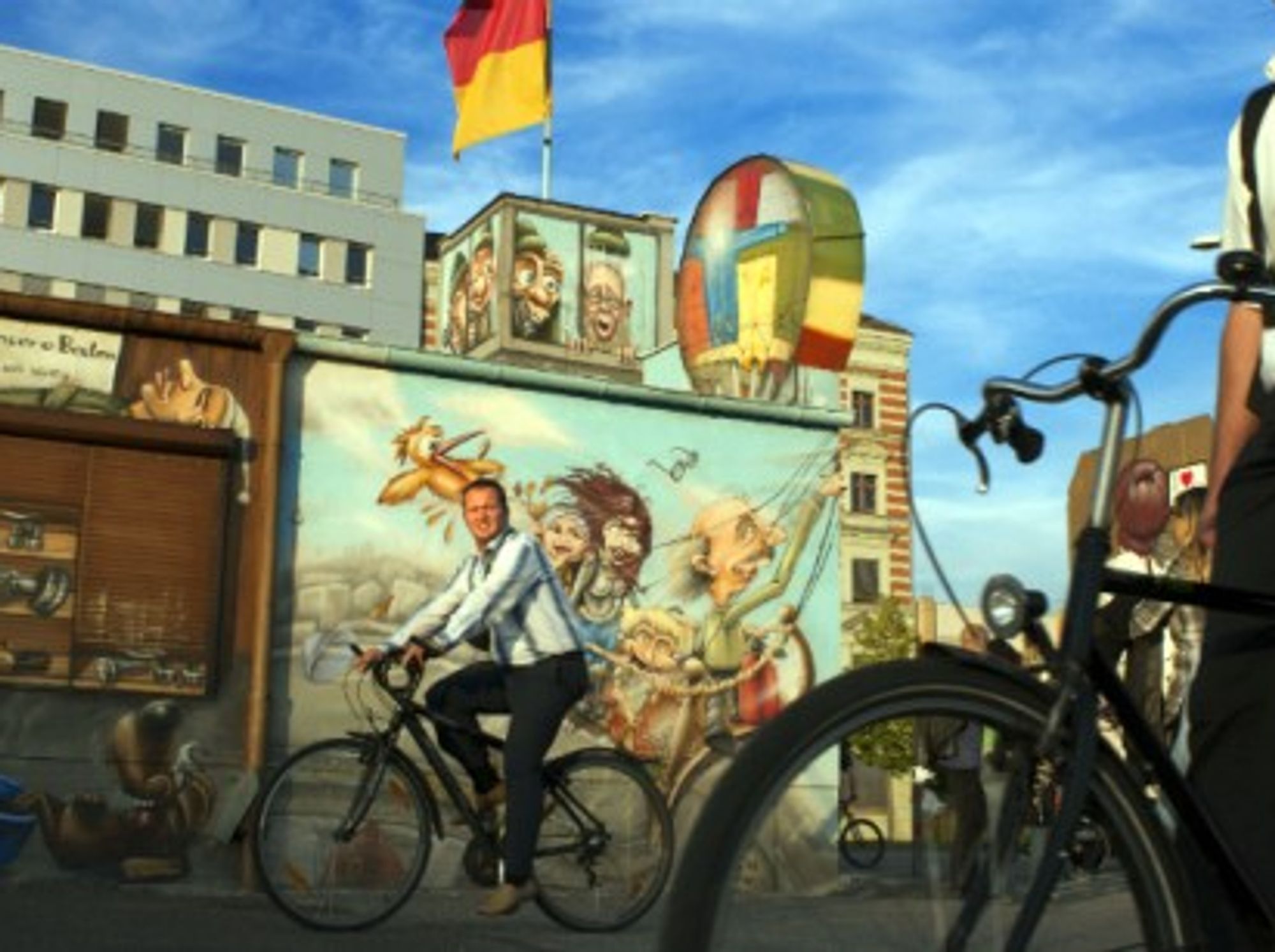 Cycling along the Spree in Berlin