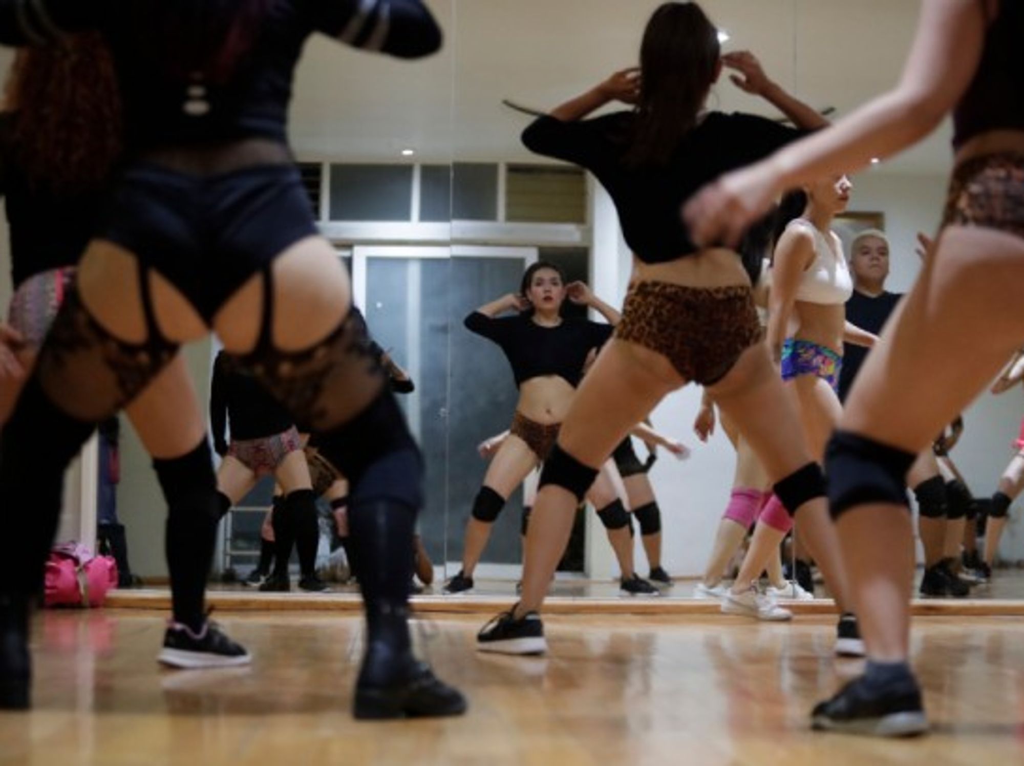 Dance lesson in the GiolizTwerk academy, Mexico