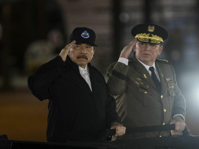 Daniel Ortega and General Aviles saluting