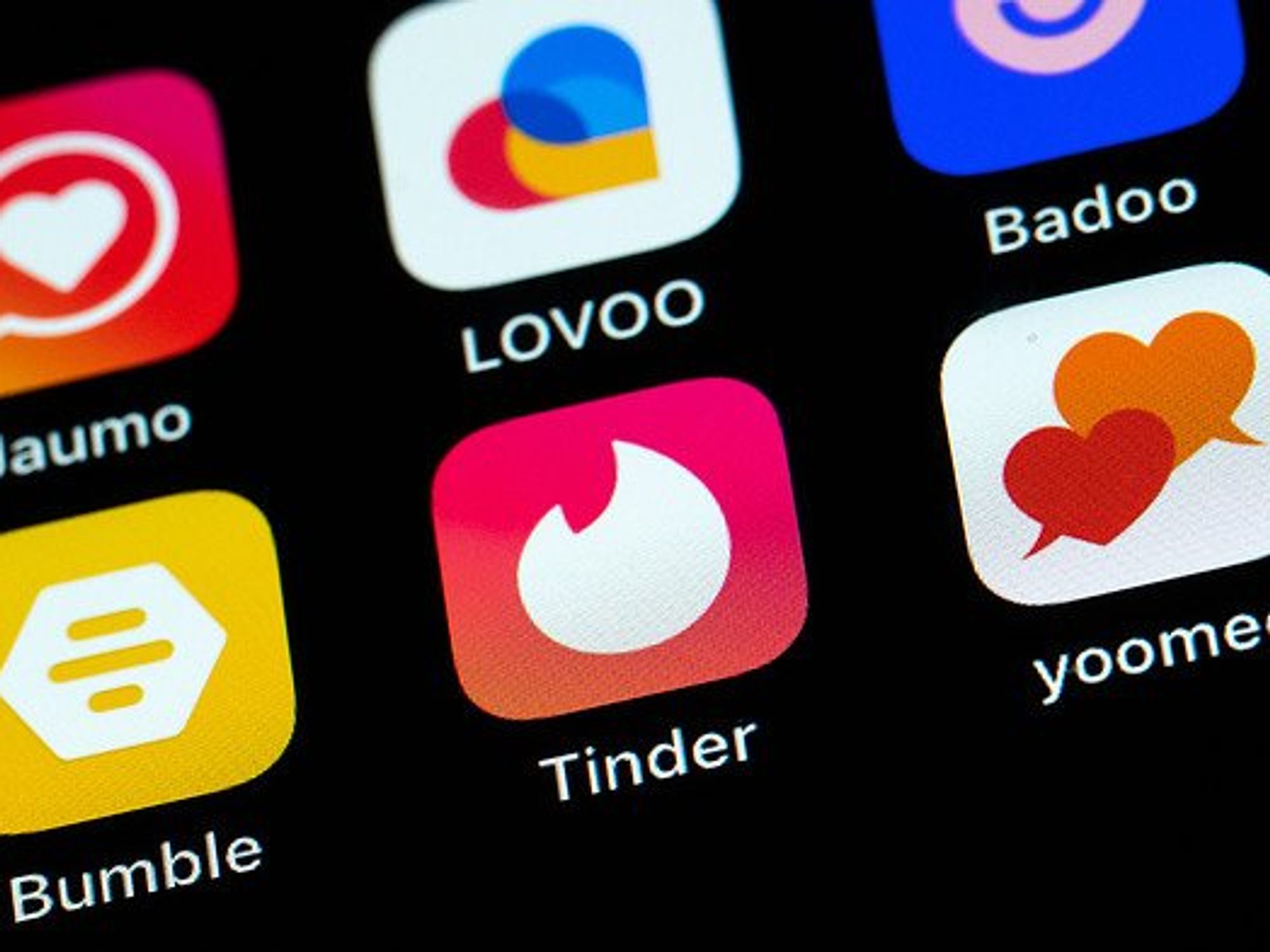 Dating apps on the display of an iPhone SE.