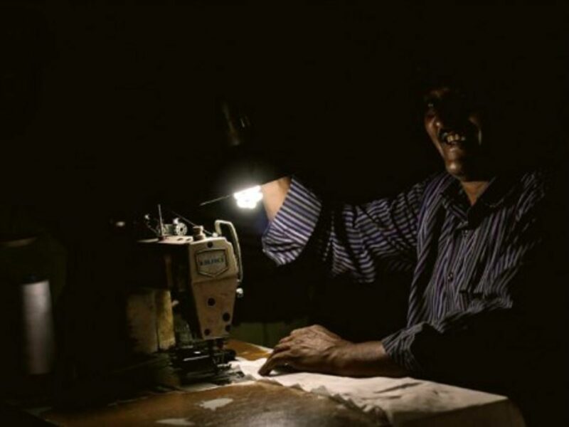 Dealing with power cuts in Cairo