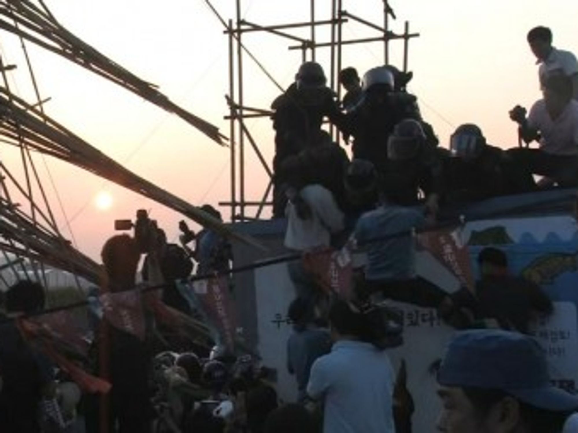 Demonstrators in Gangjeong protest government plans to build a naval base