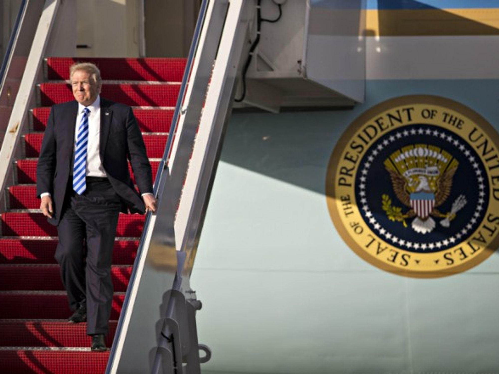 Donald Trump stepping out of Air Force One on April 13