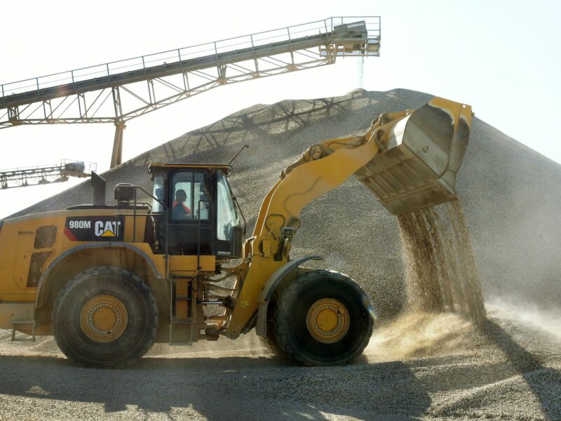​A wheel loader transports gravel to the side dumps of the processing plant.