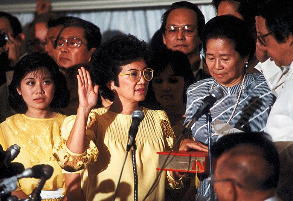 ​Aquino taking the oath of office before Chief Justice Claudio Teehankee Sr. in Club Filipino, San Juan on February 25, 1986.