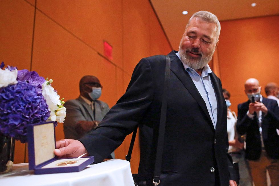 ​Dmitry Muratov auctions off his Nobel Peace Prize