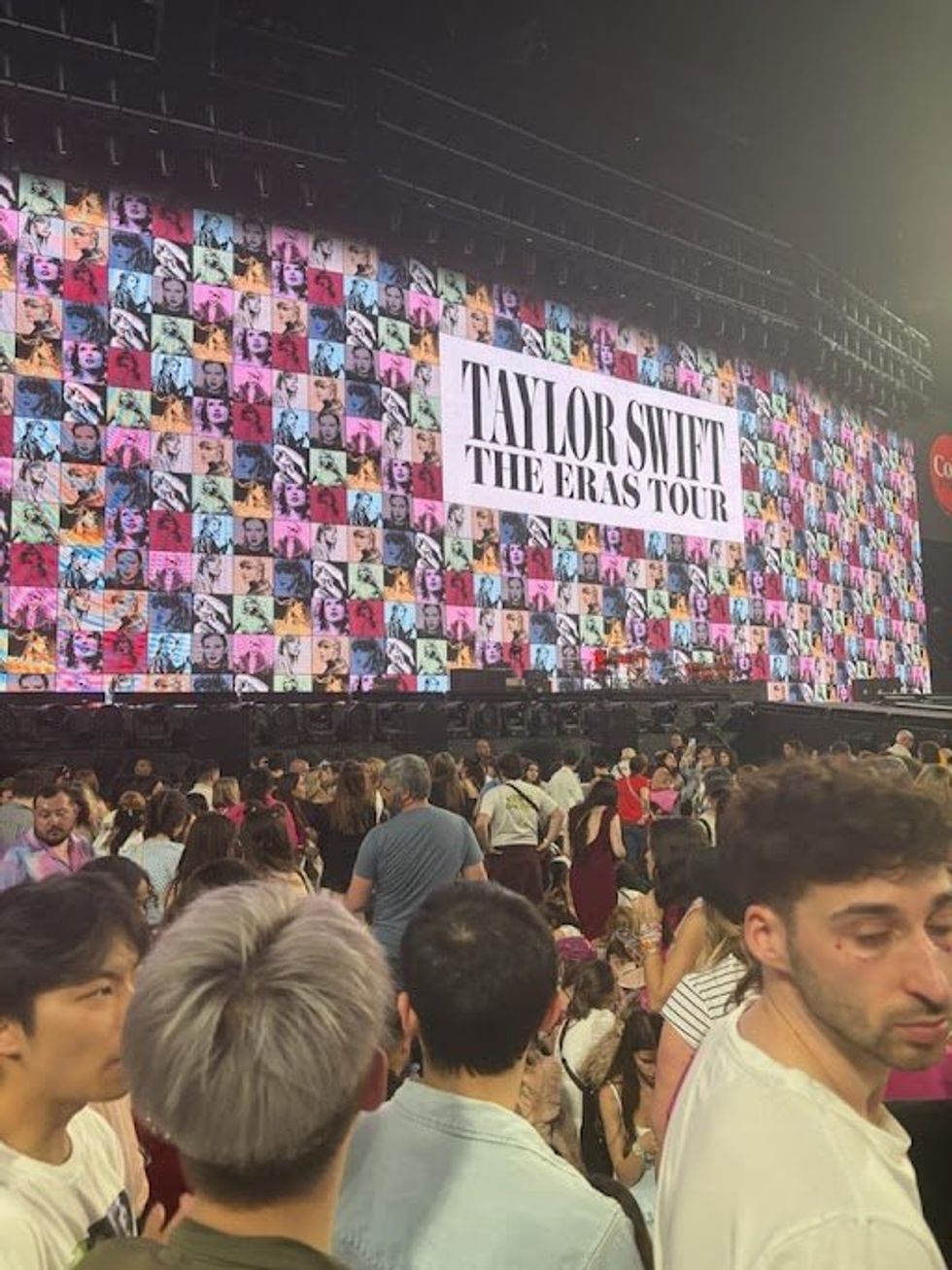 ​Fans await Swift before Friday night's second show