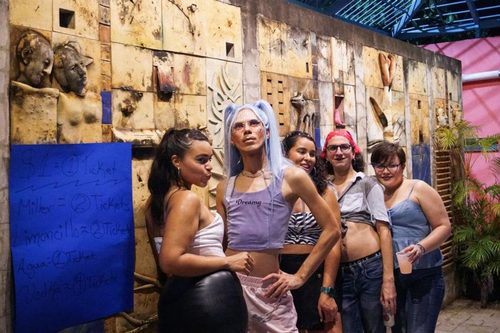 ​Members of the Hasta 'Bajo Project, pose with Ana Macho at the Casa Cultural Ruth Hernández Torres.