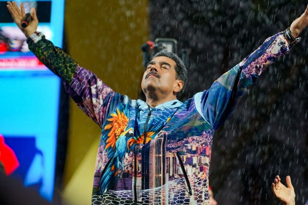 ​President Nicolás Maduro during a speech embracing the rain.