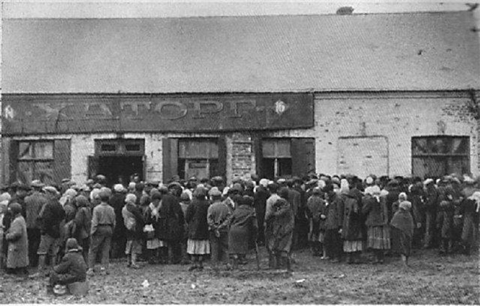 ​Russians lining up for food in front of a store during the Great Famine of 1932-1933