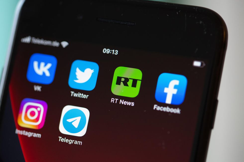 ​Screen of a smartphone displaying the logos of the social networks