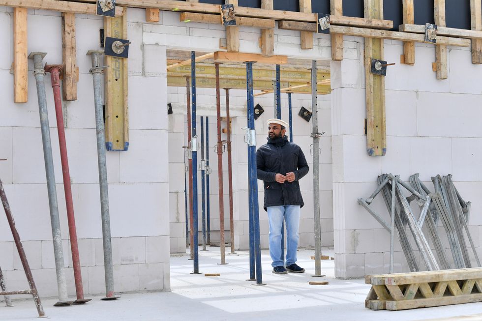 ​Suleman Malik, speaker of the Thuringian Ahmadiyya community, in the shell of the new mosque of the Ahmadiyya Muslim Jamaat.